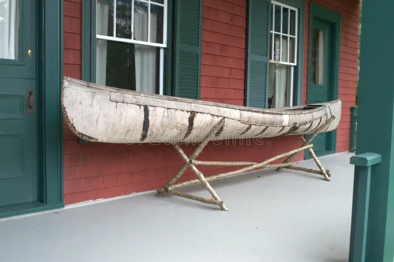Берёза birch bark canoe sits stand 64397367 1 - Берёза