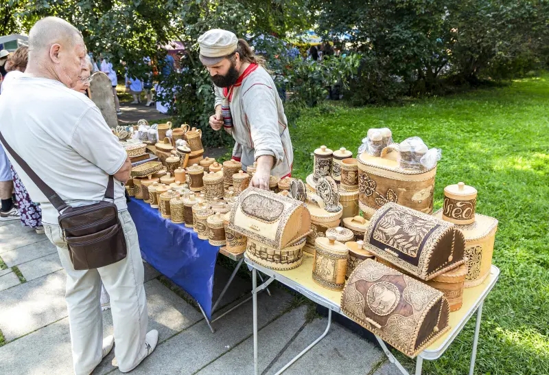Берёза sale handmade products made birch bark velikiy novgorod russia august ecological dishes wood souvenirs 282336078 - Берёза