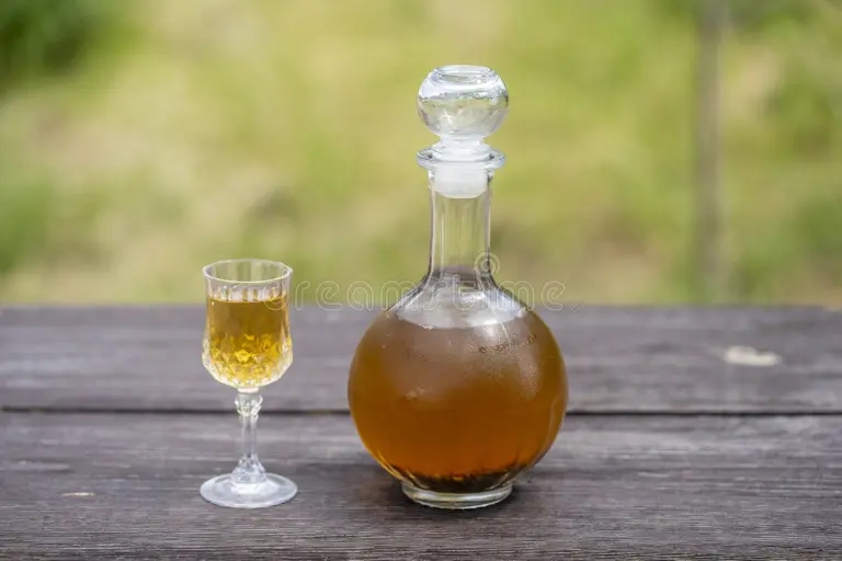 Берёза samodelnye berestyanye pochki v steklyannoj butylke i bokal s 220983688 - Берёза