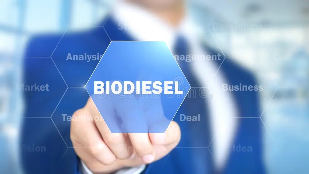 biodiesel hombre que trabaja en el interfaz olografico pantalla visual 99551487 - Рапс