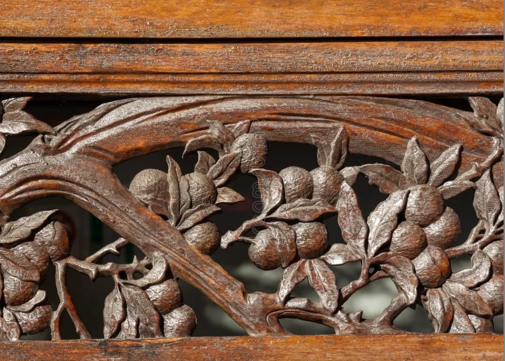 Красное дерево dekorativnaya vysekaennaya ramka vho a rosewood pokazyvaya erevo lychee 41036132 1024x732 - Красное дерево